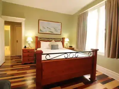 James Bay Inn, Suites & Cottage - 2