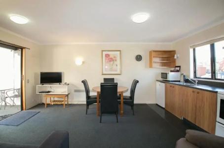 Allan Court - 102