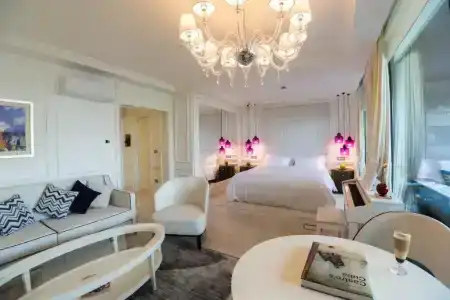 Boutique Vissi d'Arte - 80
