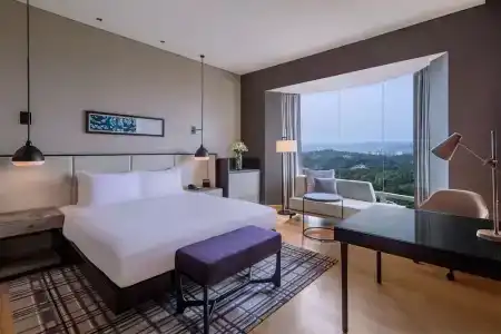 Hilton - 34