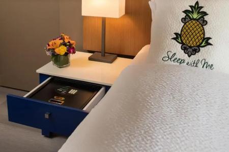 Staypineapple, Rose, Downtown Portland - 33