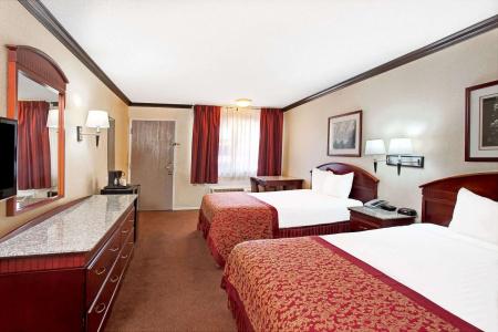 Ramada by Wyndham - 3