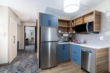 Holiday Inn & Suites, an IHG - 36