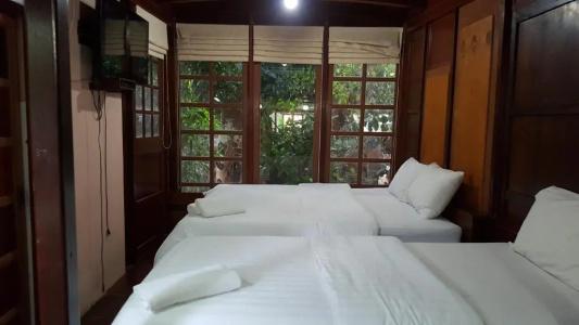 Ruean Mai Chai Khlong - 78