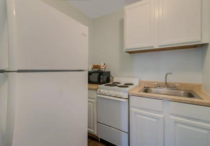 Econo Inn & Suites - 24