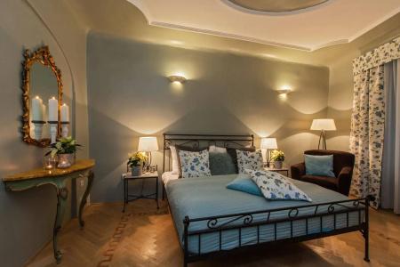 At the Black Star -Charming Romantic Suites and Apartments - 5