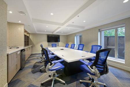 Holiday Inn Express and Suites, an IHG - 40