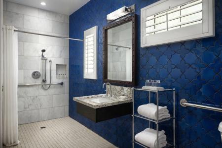 Triada, Autograph Collection - 67