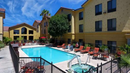 Hampton Inn & Suites Tucson Mall - 42