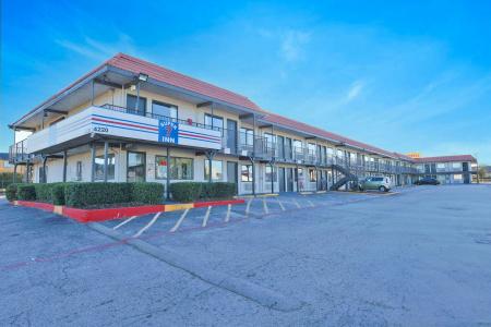 Super 7 Inn-Southwest - 37