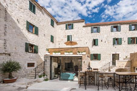 Heritage Palace Varos - Mag Quaint & Elegant Boutiques - 0