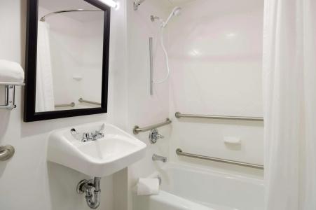 Hampton Inn Seaport Financial District - 8