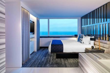W Chicago - Lakeshore - 121