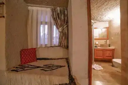 Local Cave House - 37