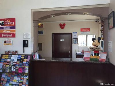 Anaheim Discovery Inn and Suites - 15