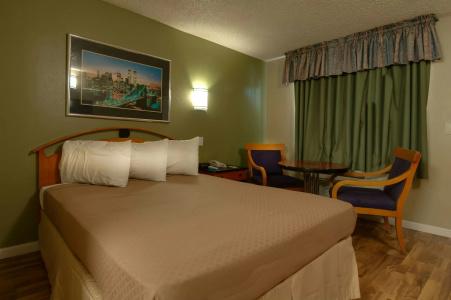 Vagabond Inn North - 20