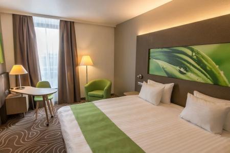 Holiday Inn - 4