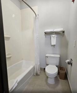 Quality Inn & Suites Dfw Airport South - 36