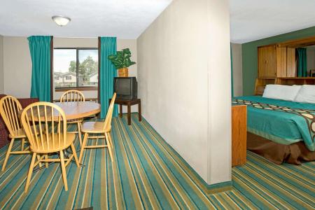 Super 8 by Wyndham Denver Stapleton - 6
