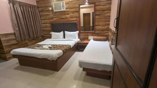 Lucky Bandra - 25