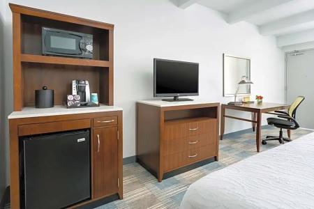 Hilton Garden Inn / The Keys Collection - 79