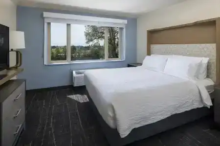 Elk Lake Inn & Suites - 59