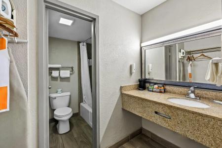 Quality Inn - 9