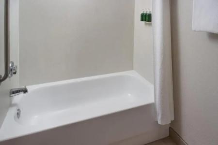 Courtyard by Marriott Broadway - 37
