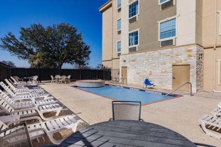 Days Inn & Suites By Wyndham San Antonio Near At&t Center - 10