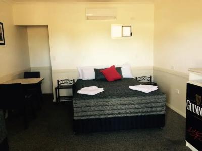 Park Avenue Motel - 33