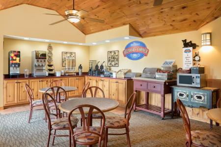 Baymont by Wyndham Pigeon Forge - 12