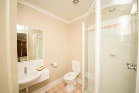 Cosmopolitan & Serviced Apartments - 9