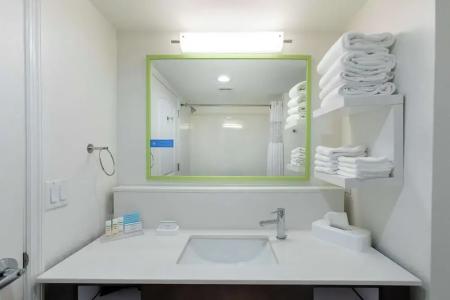 Hampton Inn - 137