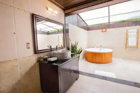 Diamond Bay Resort & Spa - 65