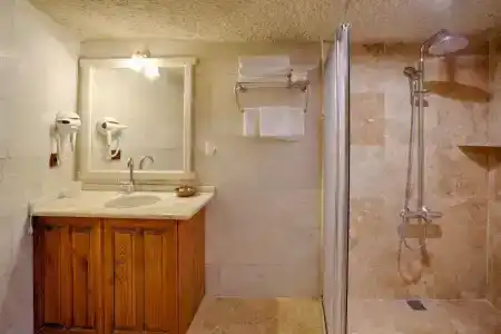 Tulip Cave Suites - 124