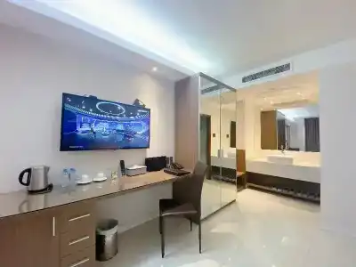 The Luxe - 76