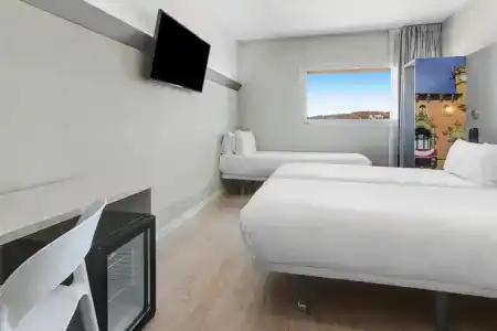 b&b Figueres - 33