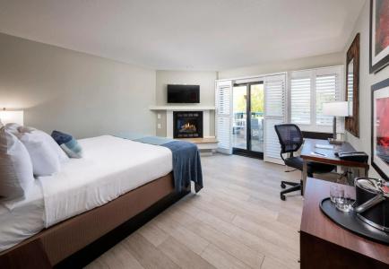 Mariposa Inn and Suites - 1