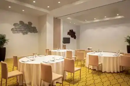 Doubletree By Hilton - 19