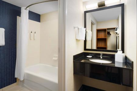 Fairfield Inn & Suites - 7
