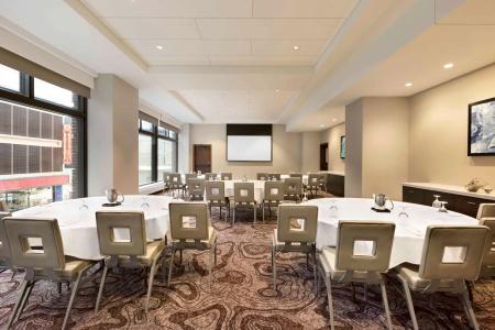Embassy Suites By Hilton Minneapolis Downtown - 17