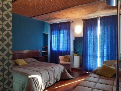 Red Wine Camere - 5