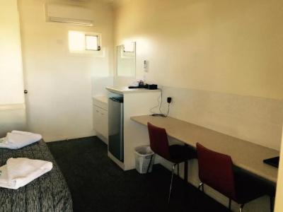 Park Avenue Motel - 25