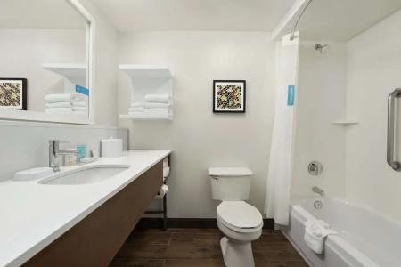 Hampton Inn Portland Airport - 34