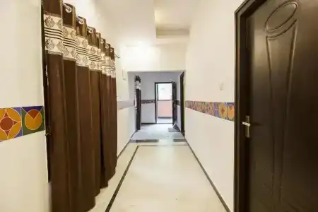 FabCrown Suites - 10