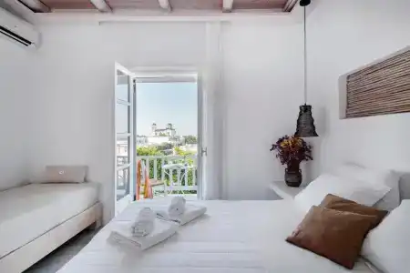 Zefi & Suites - 202