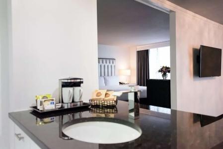 DoubleTree by Hilton - 7