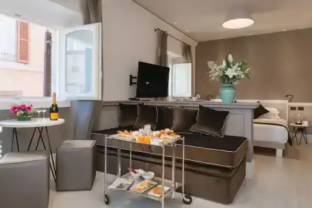 Rhea Silvia Luxury Navona - 40
