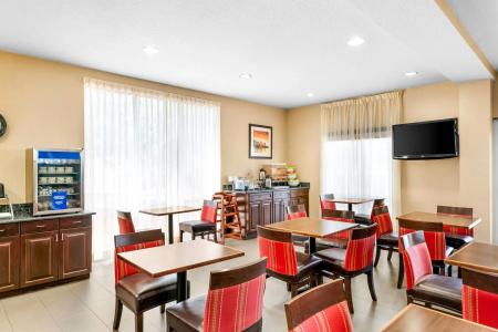 Comfort Suites Orlando Airport - 29