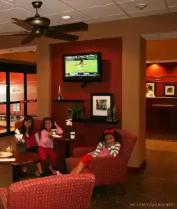 Hampton Inn - Hills - 29